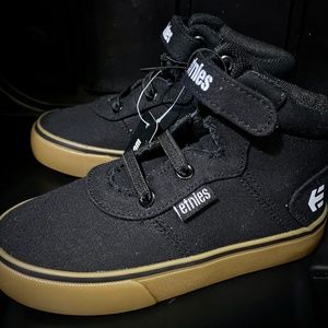 KIDS ETNIES hightop black/Gum sole kids Size 10